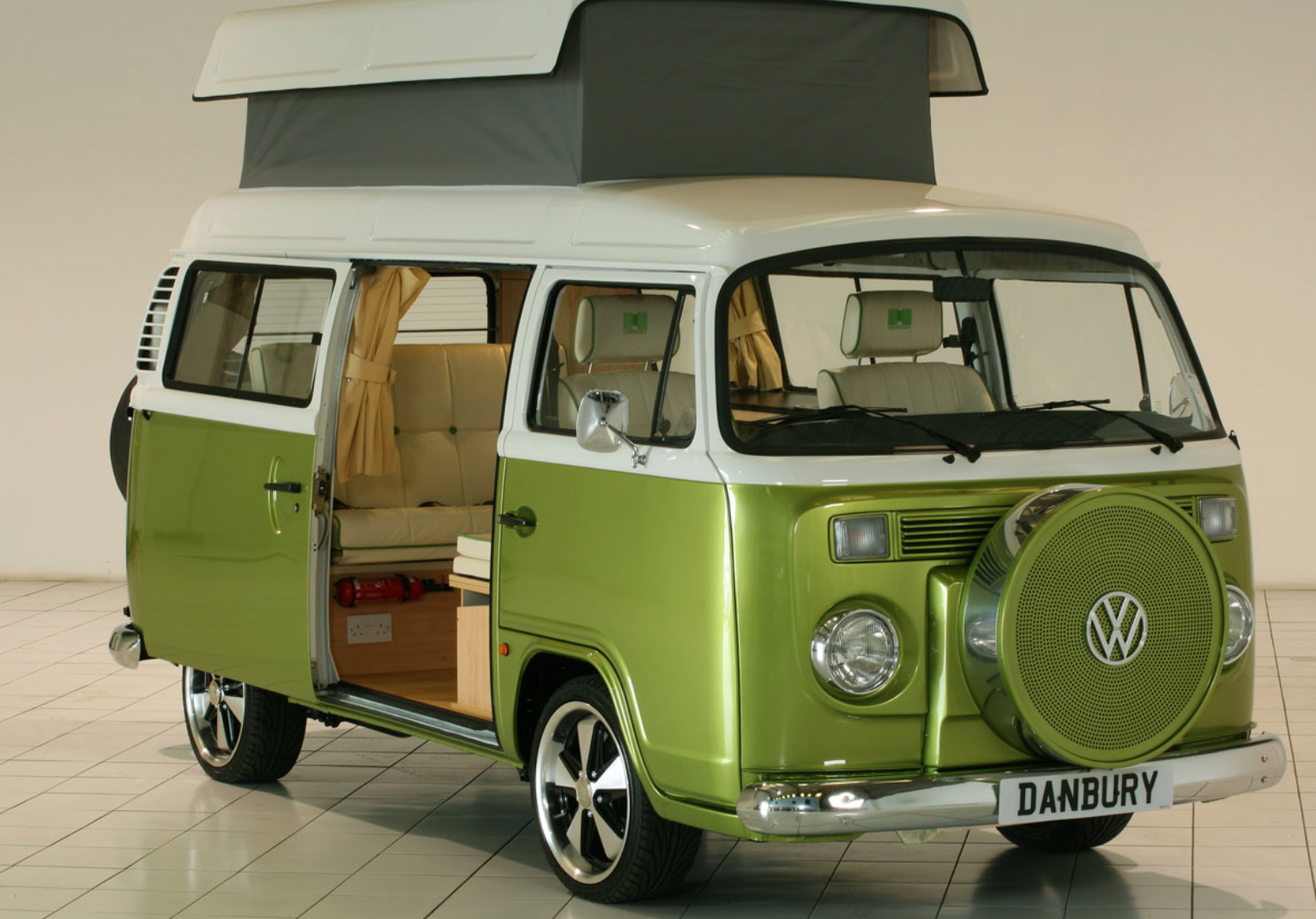 Volkswagen Bus Camper - Green Lantern