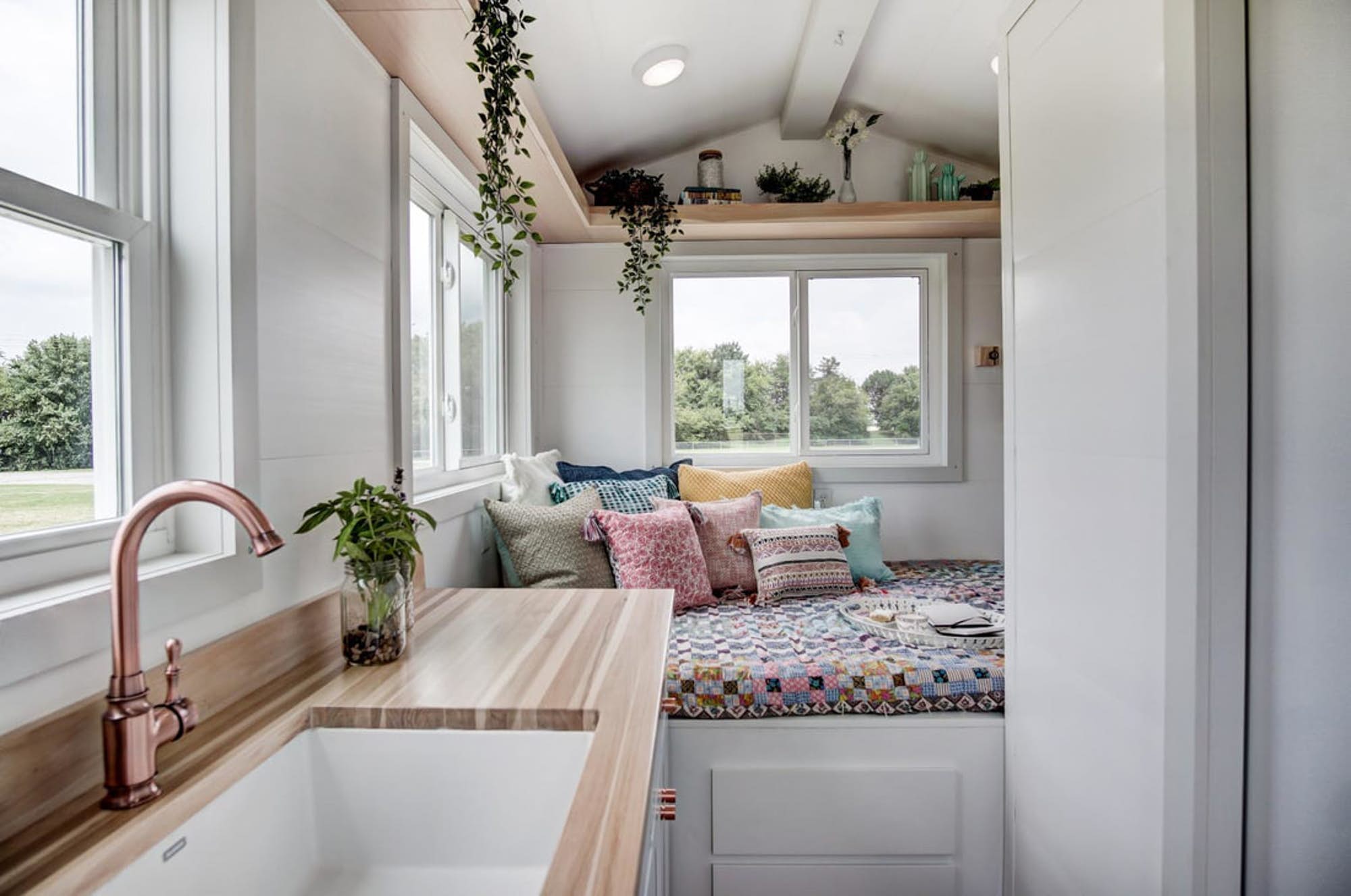 Top Tiny Homes - Inside The Nugget