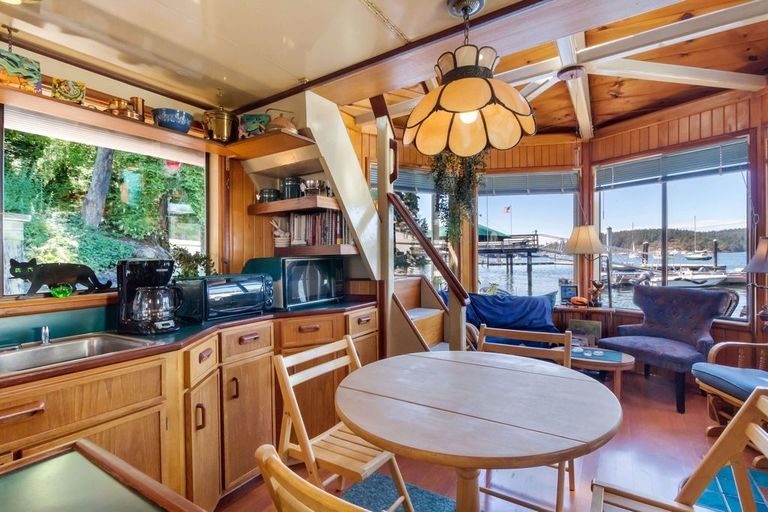 Top Tiny Homes - Inside The Floating Home