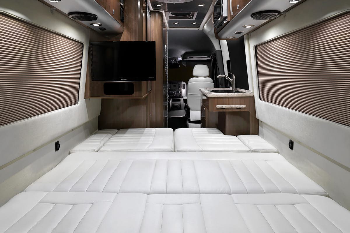 Airstream Camper - Bed