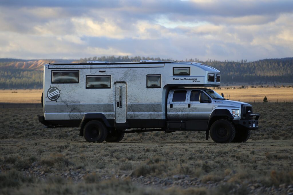 Crazy campervans - EarthRoamer Exterior 