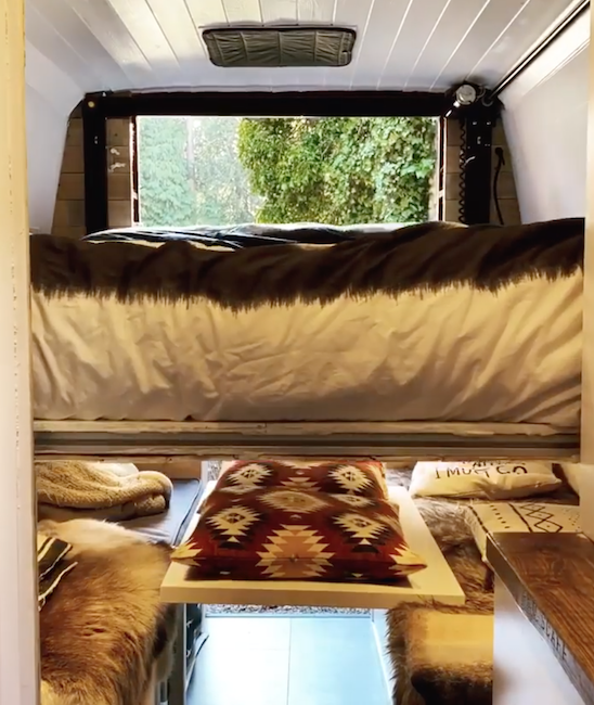 Raising bed in a camper