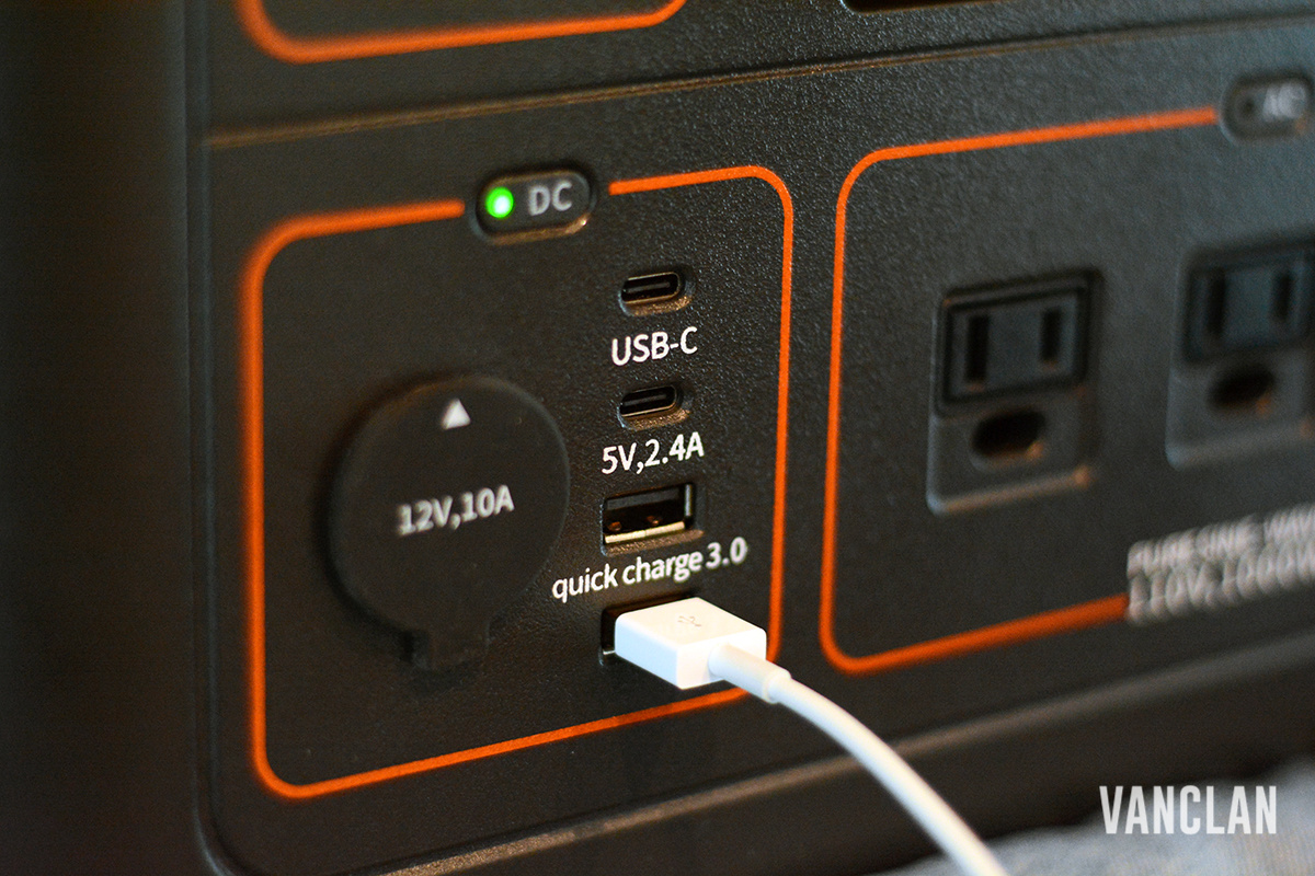 Jackery Explorer 1000 USB Charging